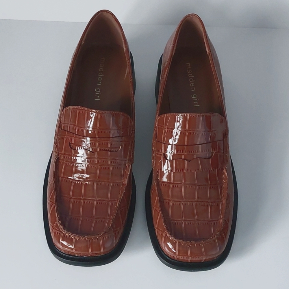 Madden Girl picadilly women's peny loafer brown crocodile print leather size 8.5